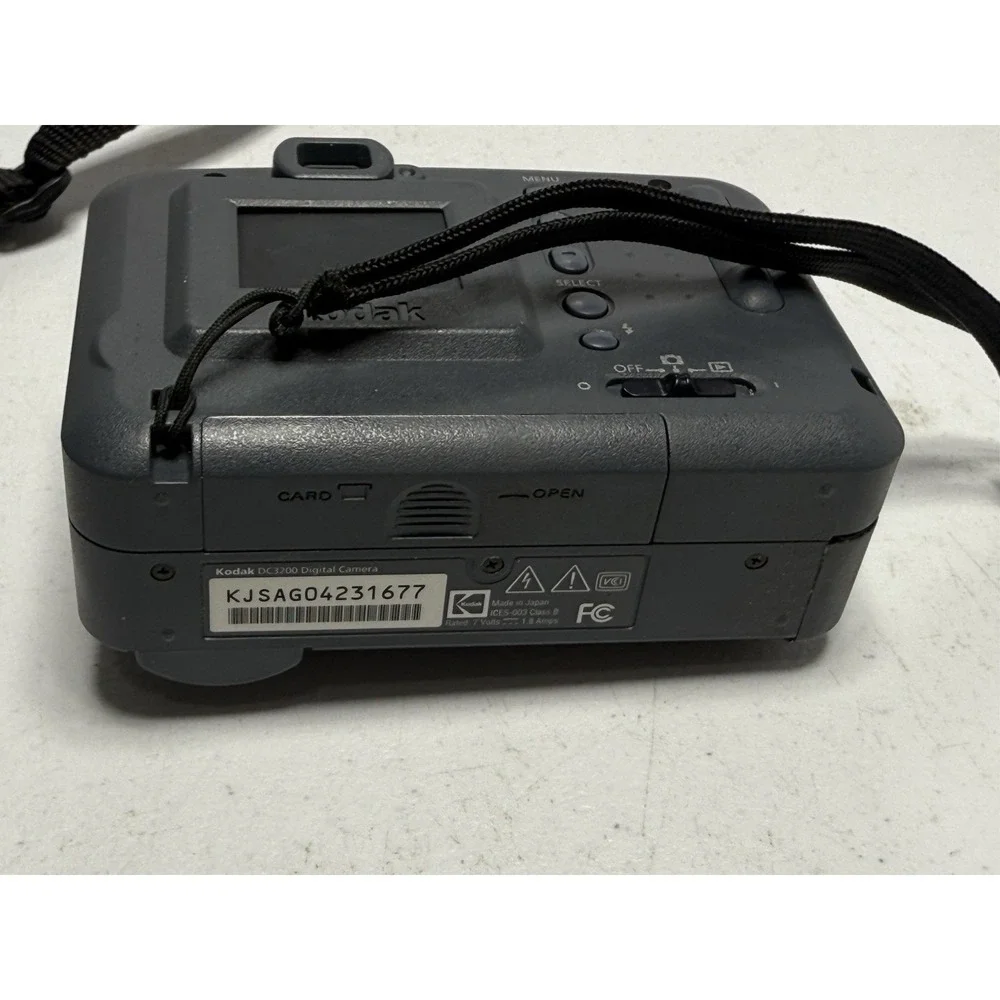 Kodak DC 3200 Digital Camera‎ W Carrying Case Battery Door Wont Latch Corrosion